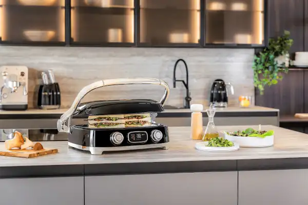 Grill elektryczny wielofunkcyjny Smeg MGF01